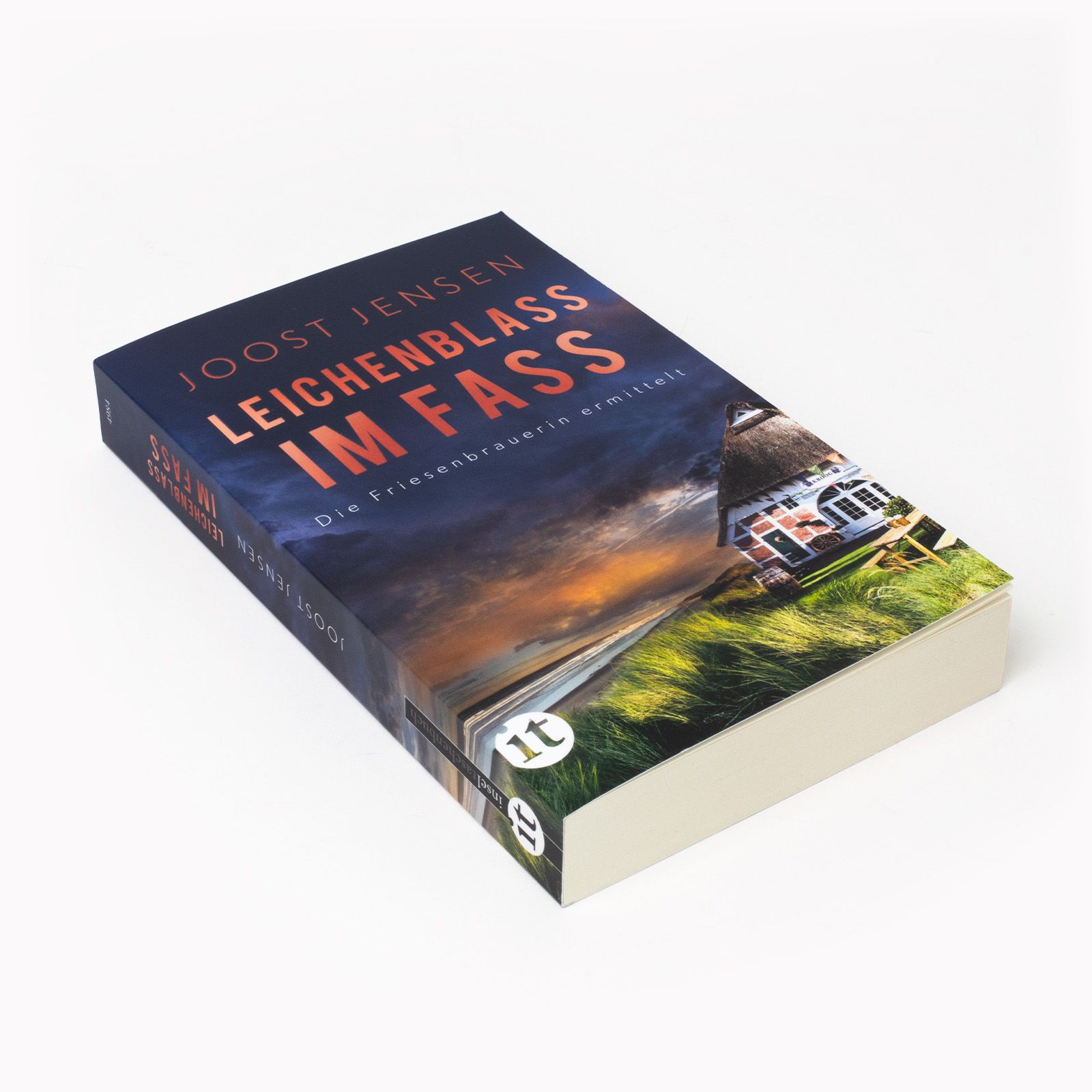 Coverabbildung 1 von Leichenblass im Fass − Ein Nordsee-Krimi (Die Friesenbrauerin ermittelt 2)