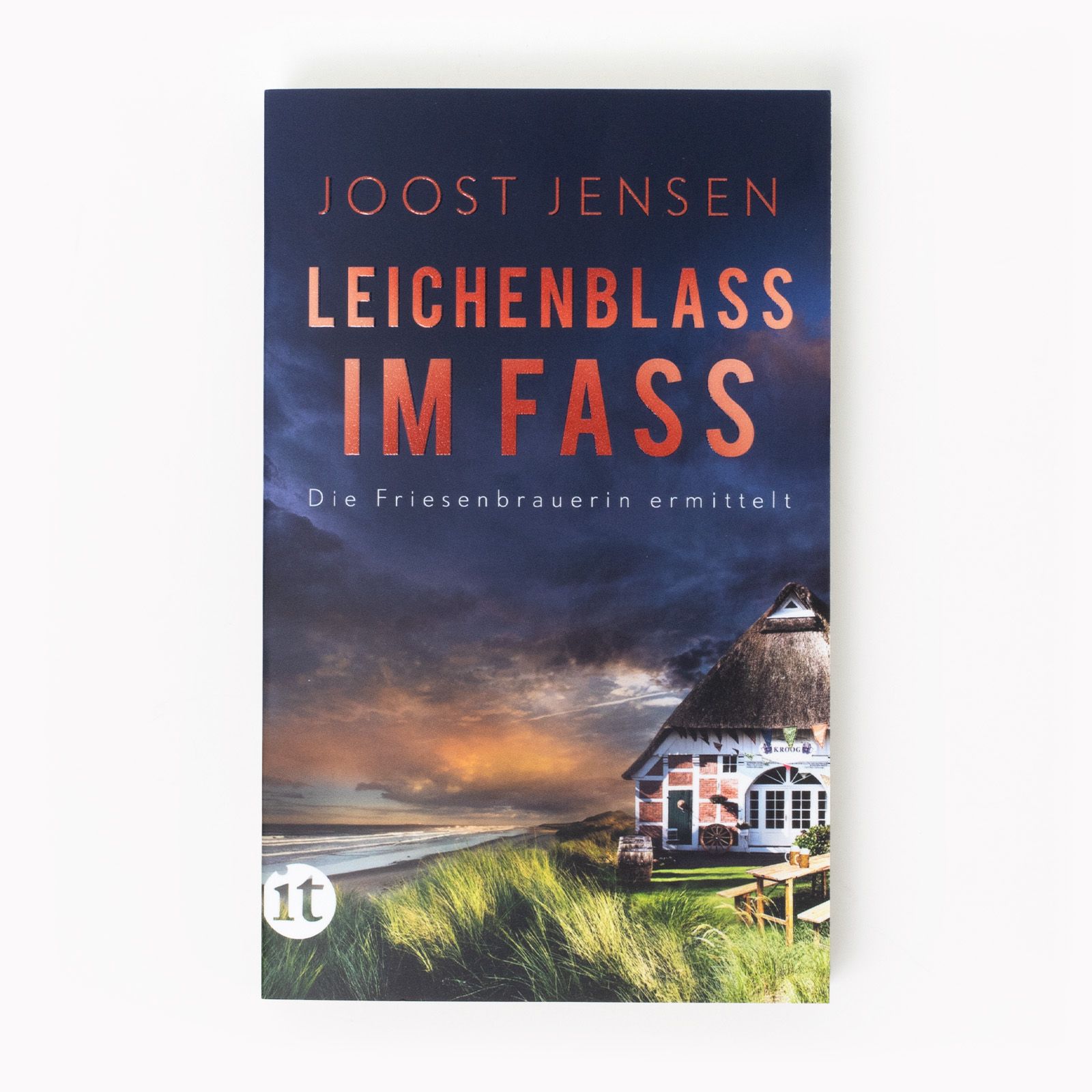 Coverabbildung 3 von Leichenblass im Fass − Ein Nordsee-Krimi (Die Friesenbrauerin ermittelt 2)