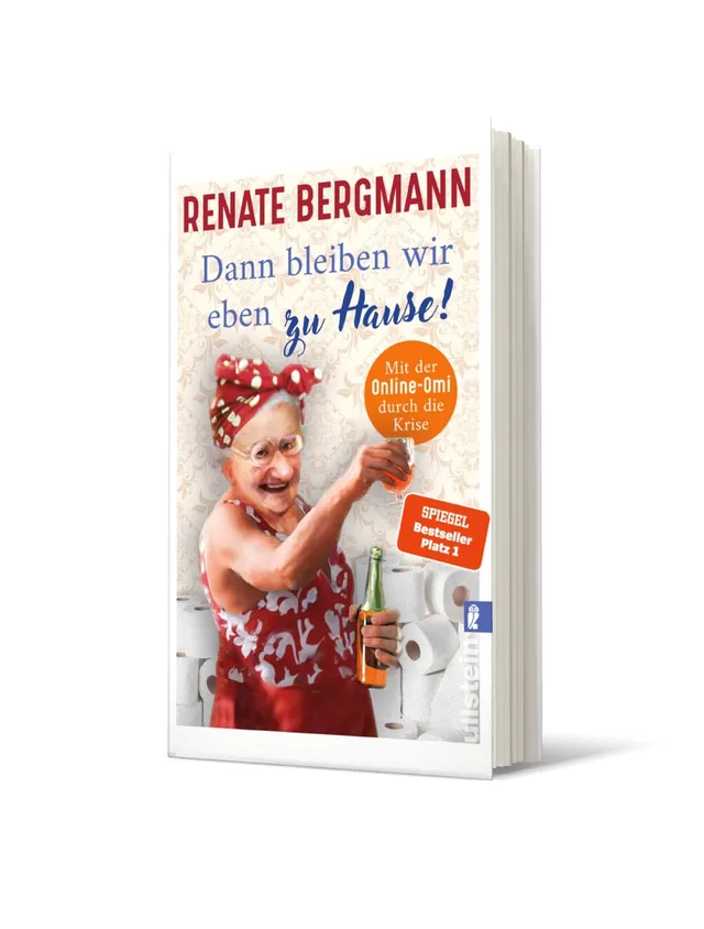 Cover von „Dann bleiben wir eben zu Hause!“ von Renate Bergmann: Eine lächelnde ältere Frau in einem roten Oberteil und einer rot-weißen Kopfbedeckung hält eine Flasche in der Hand, vor einem hellen, ausgewaschenen Hintergrund mit Toilettenpapierrollen.