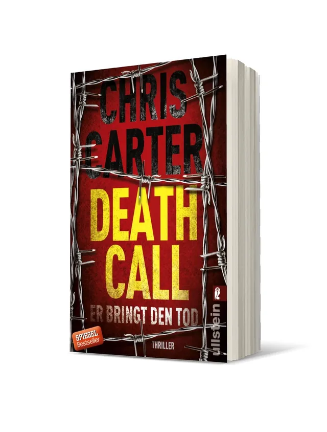 Cover von „Death Call“ von Chris Carter: Auf rotem Hintergrund stehen die Worte „Death Call“ in gelb, umgeben von einem Drahtzaun, der eine bedrohliche Stimmung vermittelt.