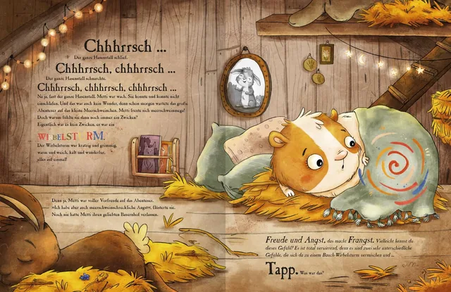 Gezeigt wird eine Innen- oder Zusatzansicht von „Metti Meerschwein und das große Abenteuer“. Die Illustration zeigt Metti, ein orange-weißes Meerschwein, das in einer gemütlichen, naturbelassenen Umgebung sitzt, umgeben von goldenem Heu. An der Wand hängt