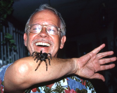 Klaus Heller mit Spinne