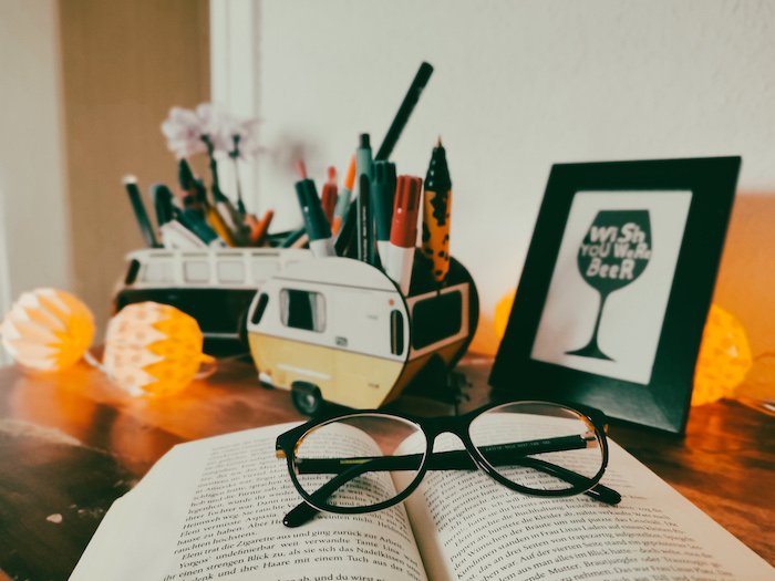 Lesen mit dem Stiftebox Wohnwagen von Werkhaus